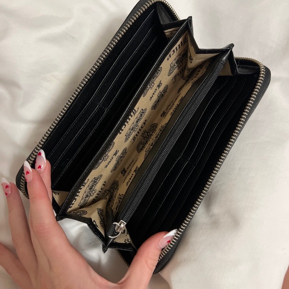 Juicy Couture Wallet - Picture 2 of 2